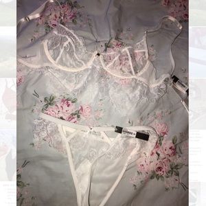Beautiful Be Mine Ivory Gooseberry Intimate set